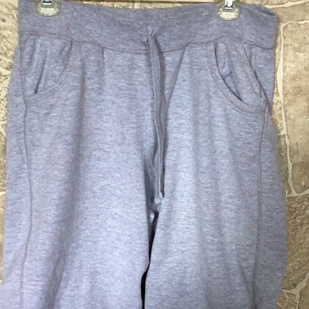Hanes Jogger Capris. Z16